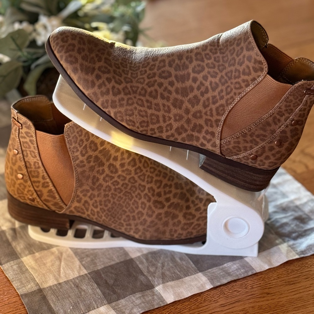 Roxy Size 9 Leopard Booties - Picture 3 of 3